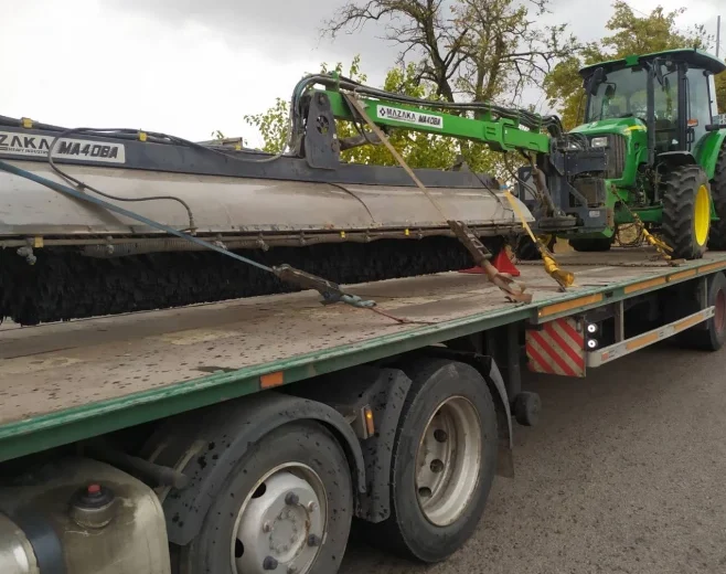 Надійне негабаритне перевезення трактора John Deere від Неоліт Логістик!